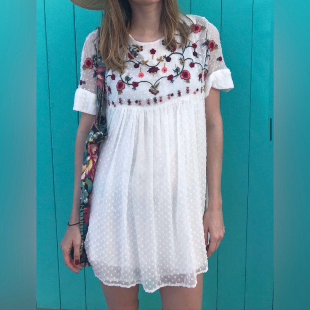 NWT Zara white embroidered babydoll romper, mini size small.pit to pit 18 inches
